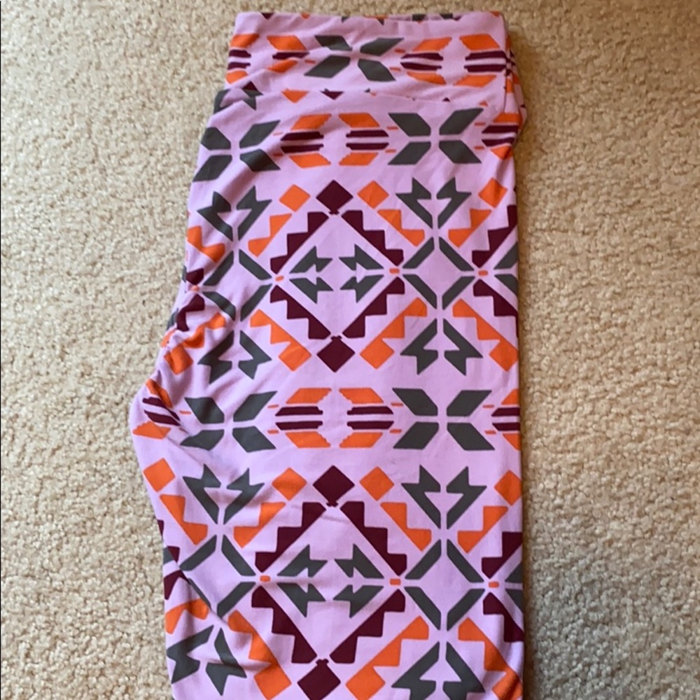 LuLaRoe Tall and Curvy Leggings